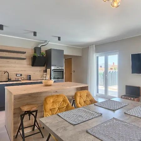 Kuca Za Odmor Casa Evelino 4* * Pola